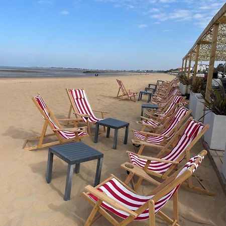 Acadie Saint Victor - Hotel Restaurant - Face Mer - Chatelaillon Plage Exterior photo