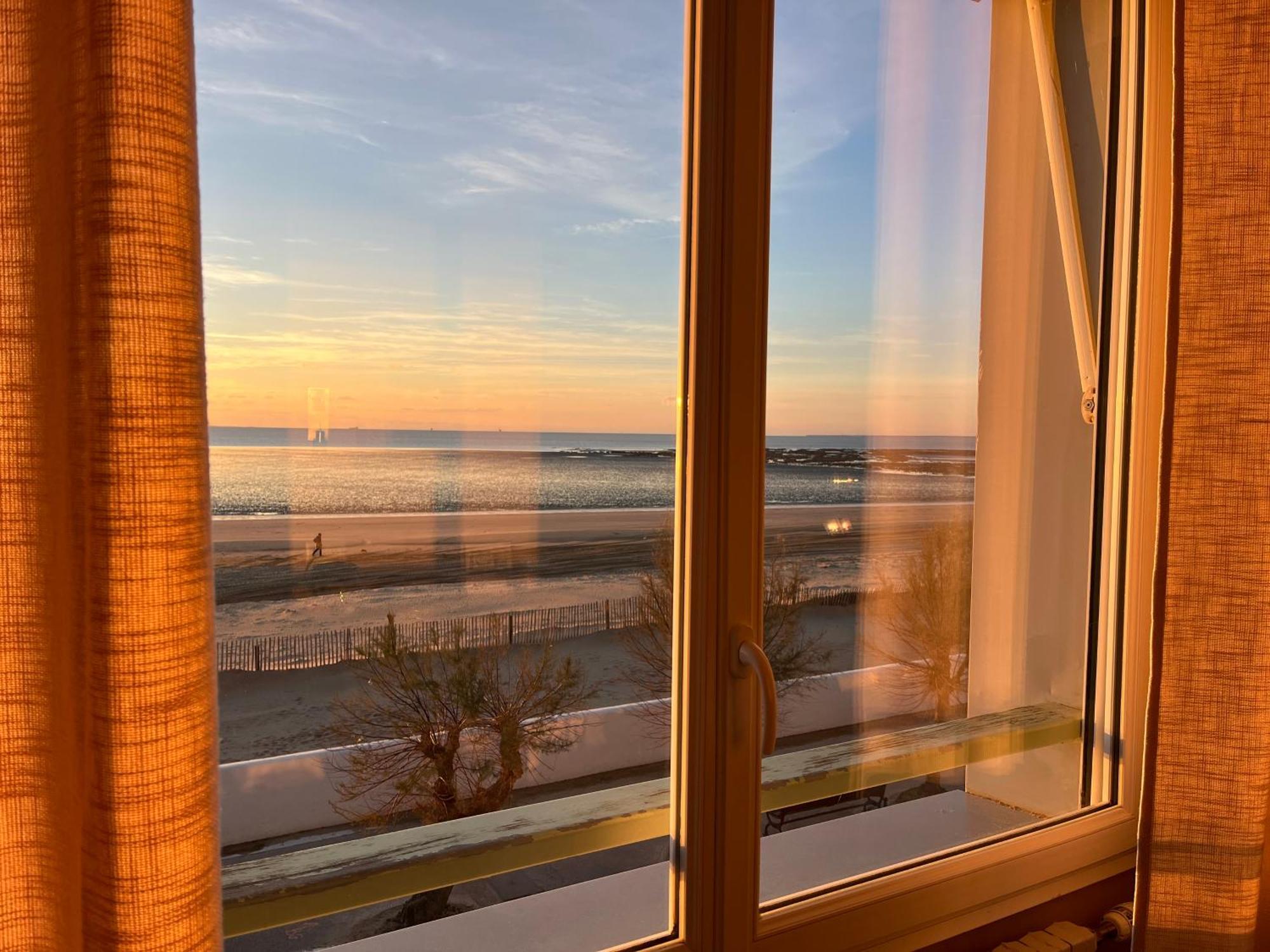 Acadie Saint Victor - Hotel Restaurant - Face Mer - Chatelaillon Plage Exterior photo