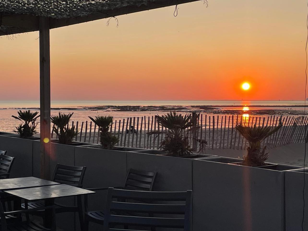 Acadie Saint Victor - Hotel Restaurant - Face Mer - Chatelaillon Plage Exterior photo