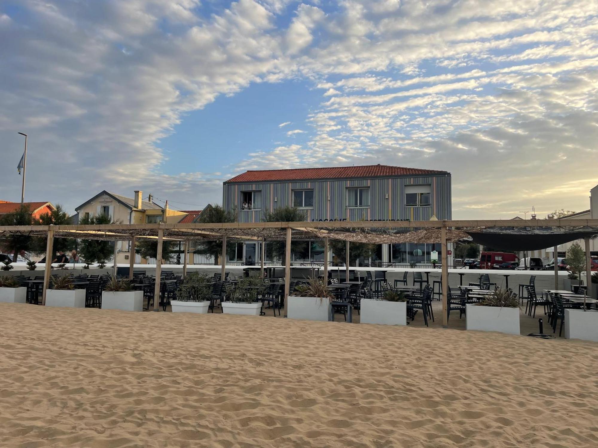 Acadie Saint Victor - Hotel Restaurant - Face Mer - Chatelaillon Plage Exterior photo