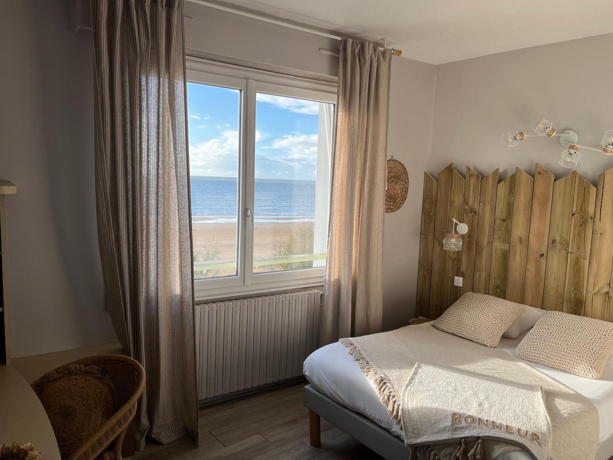 Acadie Saint Victor - Hotel Restaurant - Face Mer - Chatelaillon Plage Exterior photo