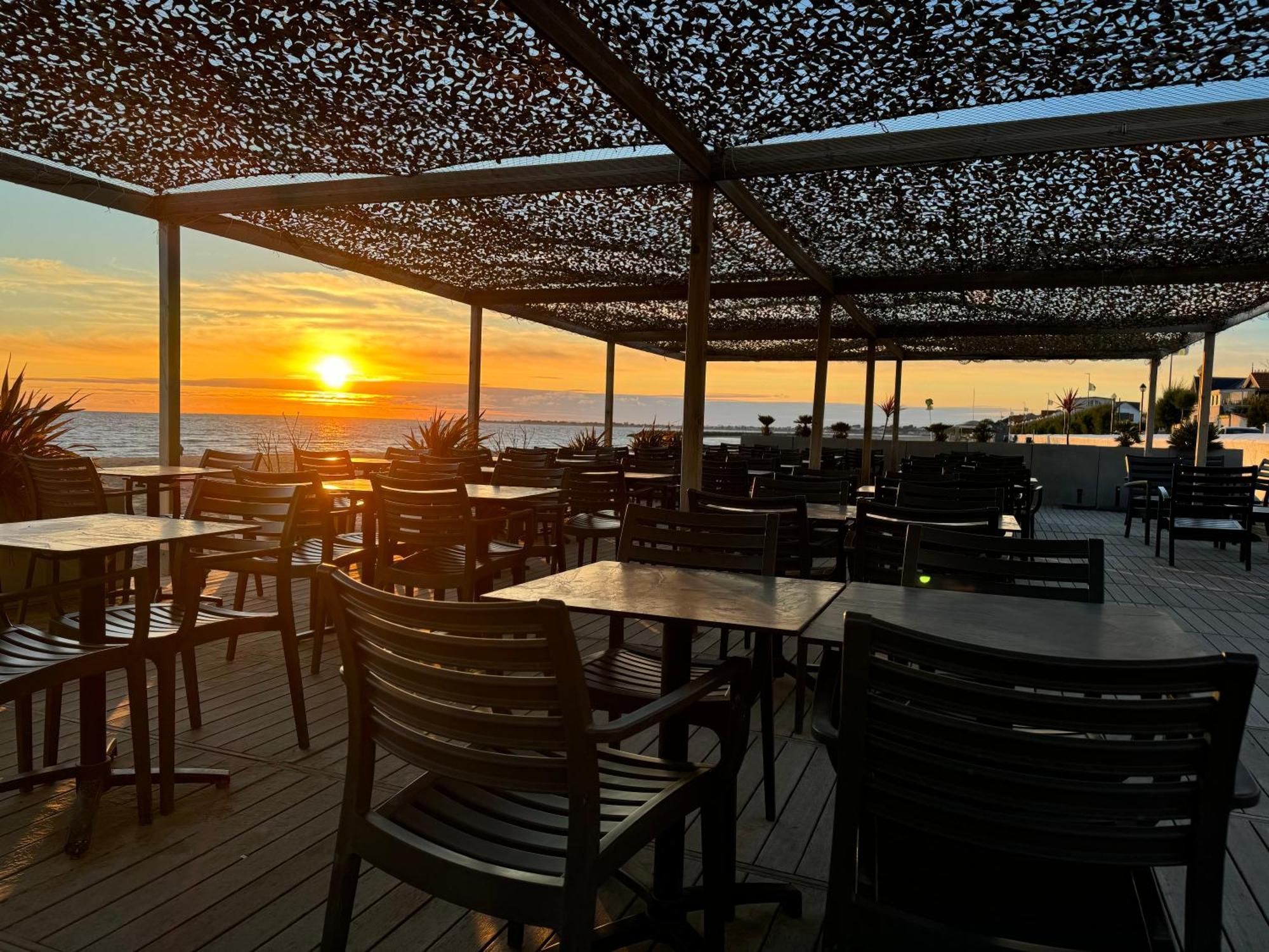 Acadie Saint Victor - Hotel Restaurant - Face Mer - Chatelaillon Plage Exterior photo
