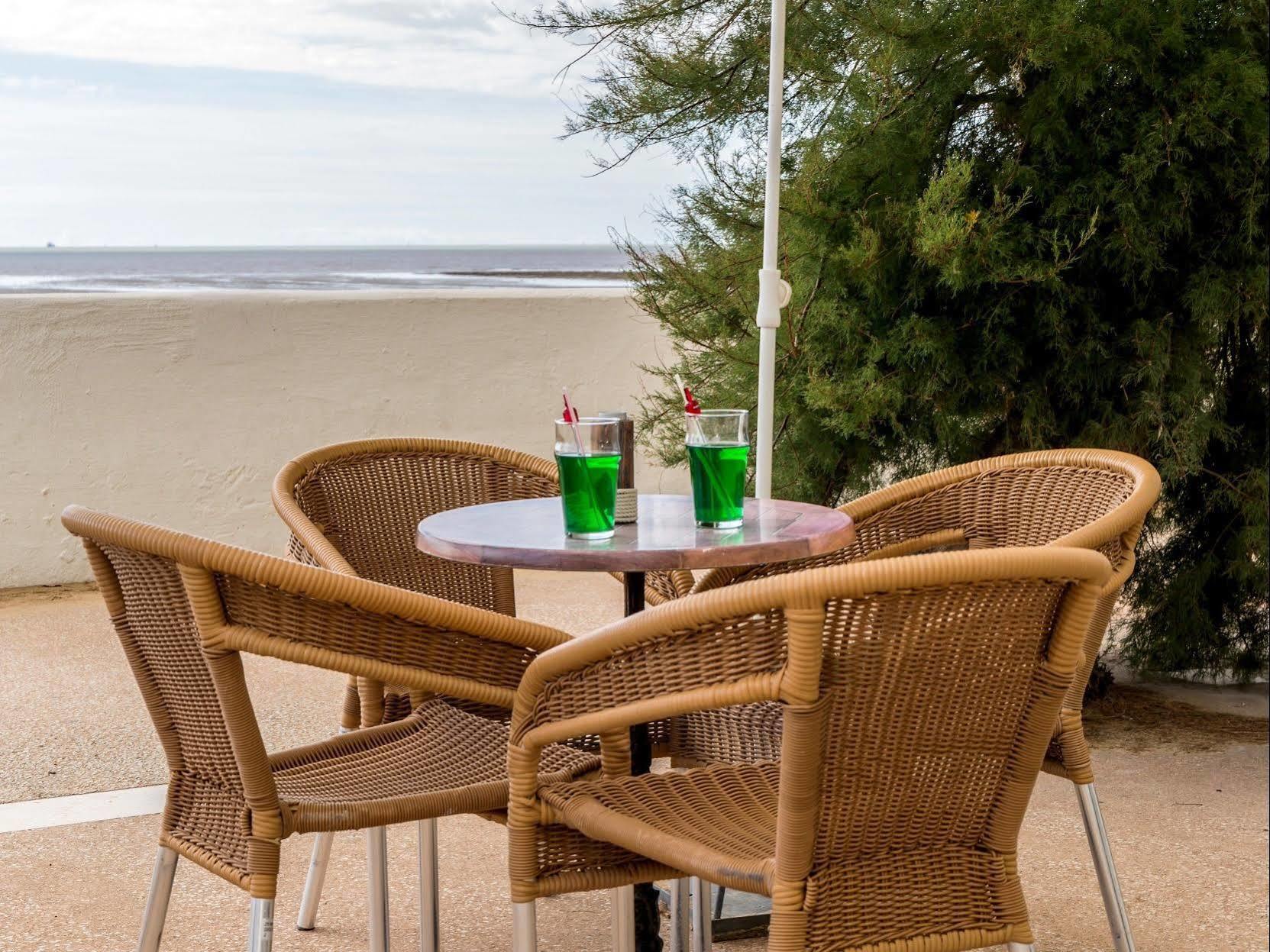 Acadie Saint Victor - Hotel Restaurant - Face Mer - Chatelaillon Plage Exterior photo